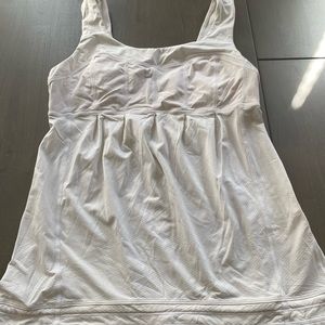 White lululemon top size 8